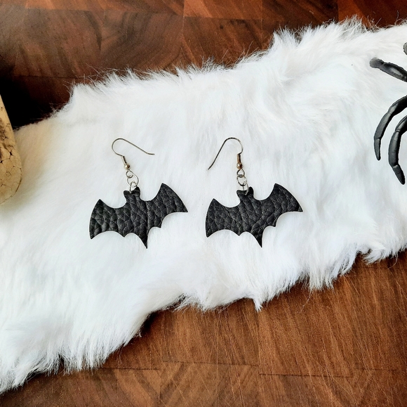 Faux-Leather Brand New Black Bat Earrings - Picture 3 of 3